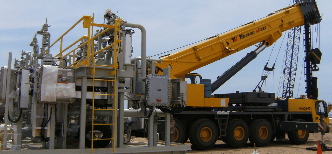 Lifting crane during the assembly of a surface facility