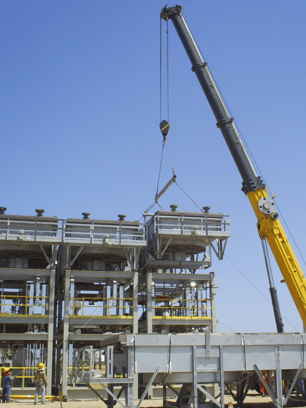 Lifting a steel structure during plant assembly
